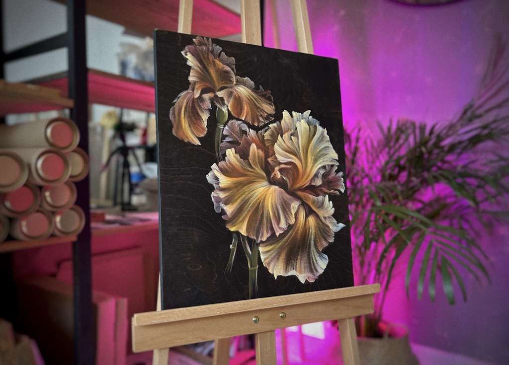 "Абрикосовые Ирисы" акрилом