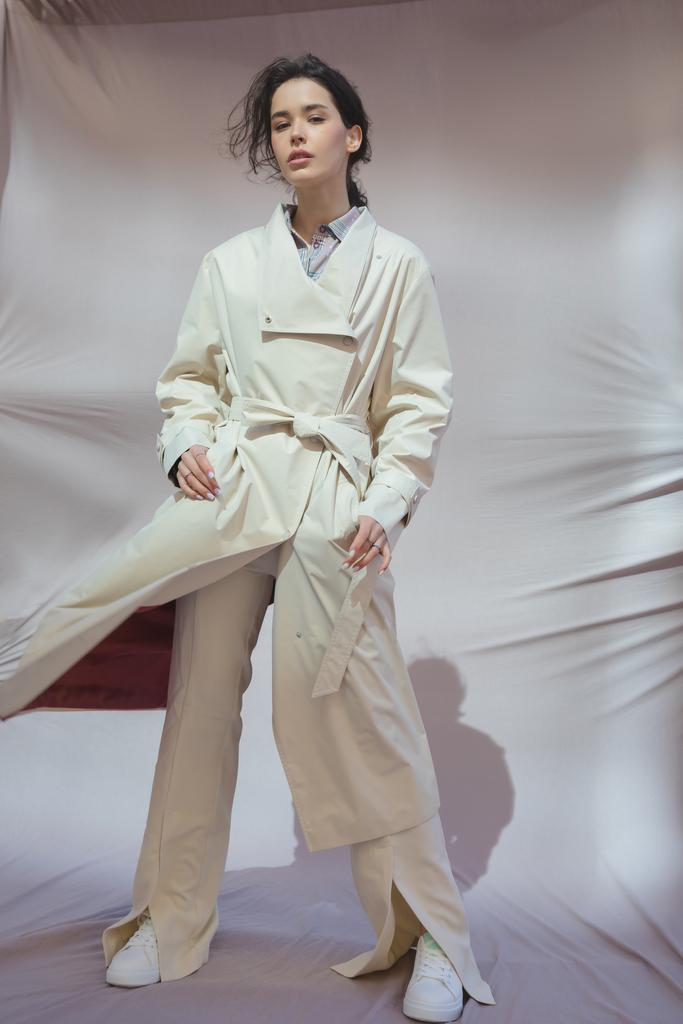 Плащ “Поцелуй в лифте”