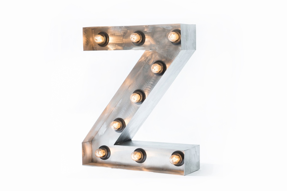 Стальная буква Z с лампами высотой 40 см