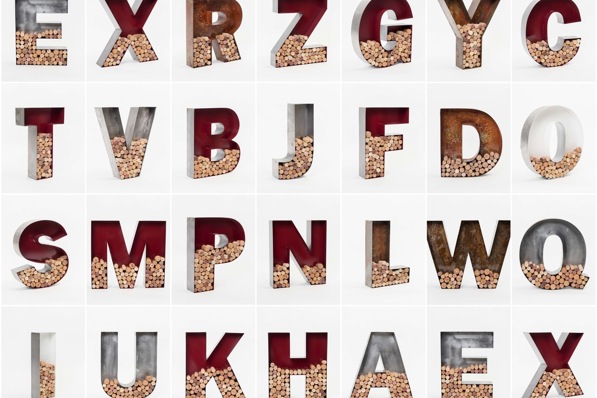 Винная буква  - копилка для пробок