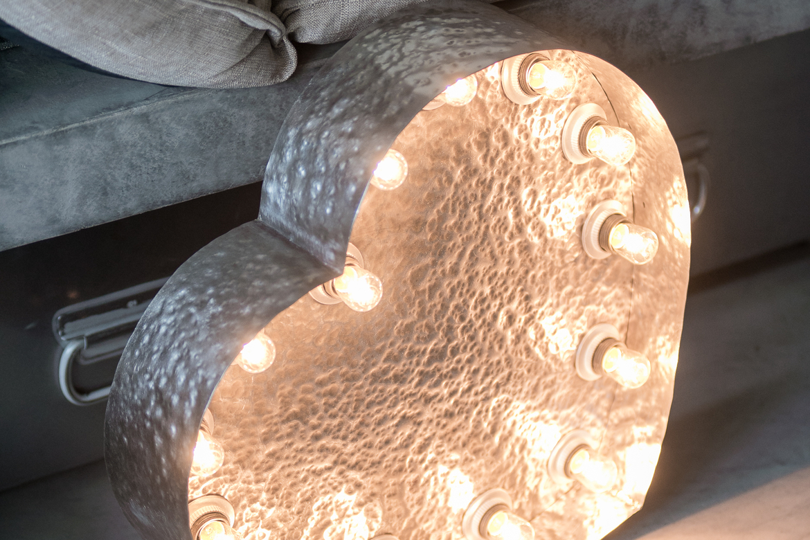 Стальное серце с лампами