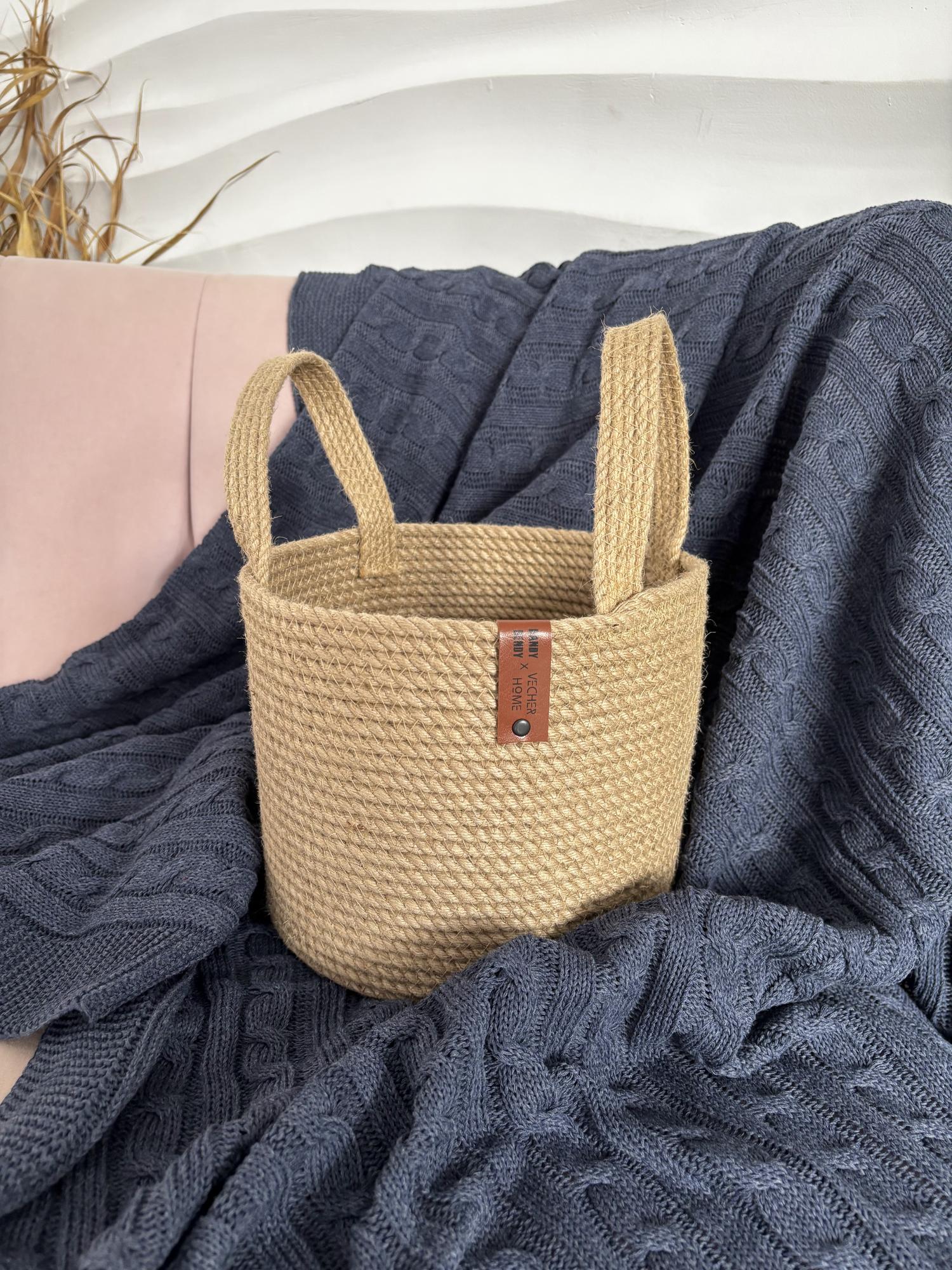 Вязаный плед 100% хлопок в корзине