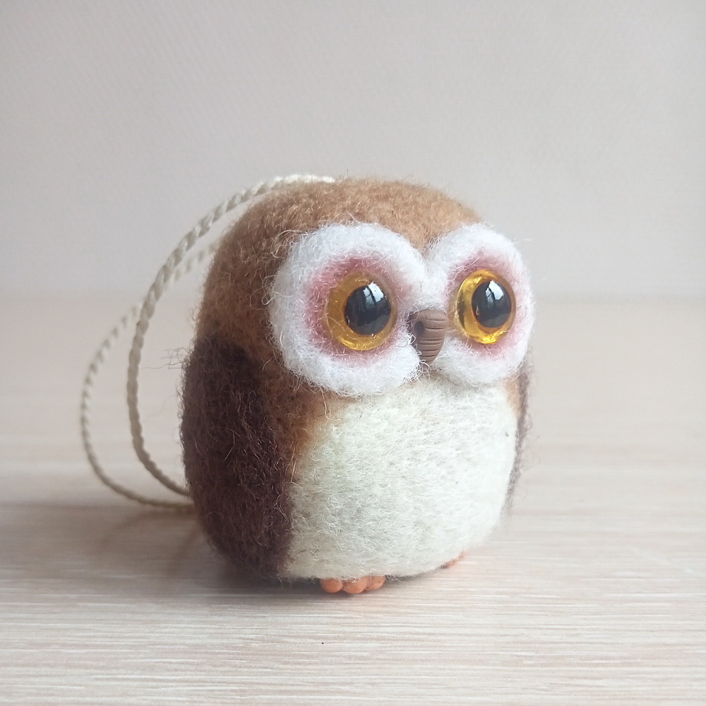 SMALL PINK WOOLEN OWL