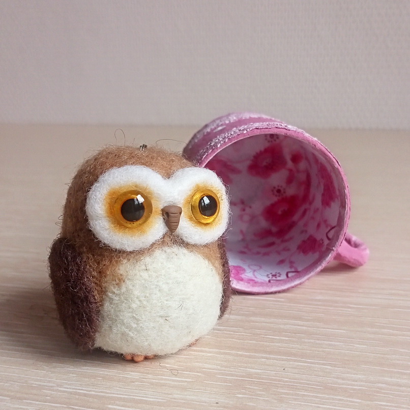 SMALL PINK WOOLEN OWL