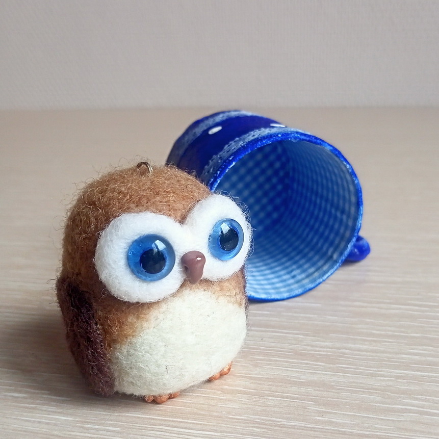 SMALL BLUE WOOLEN OWL