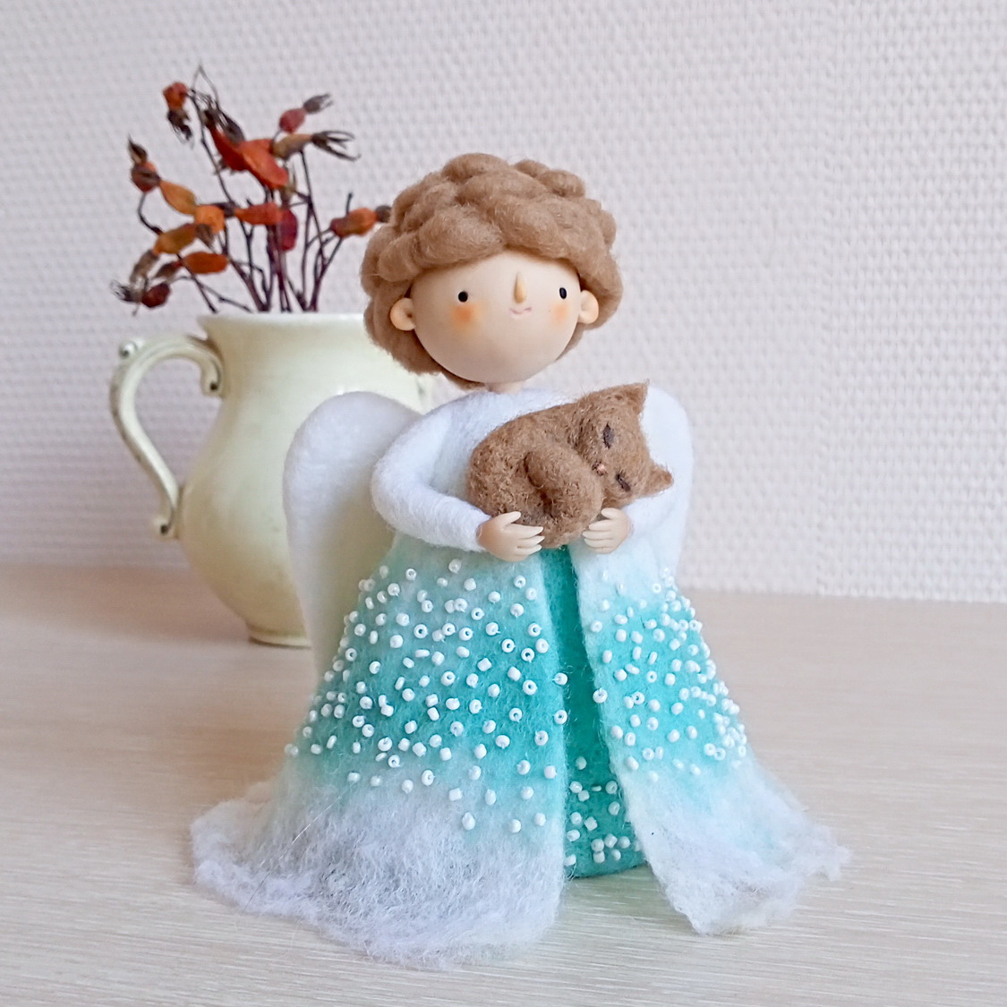 ANGEL GUARDIAN WITH KITTEN