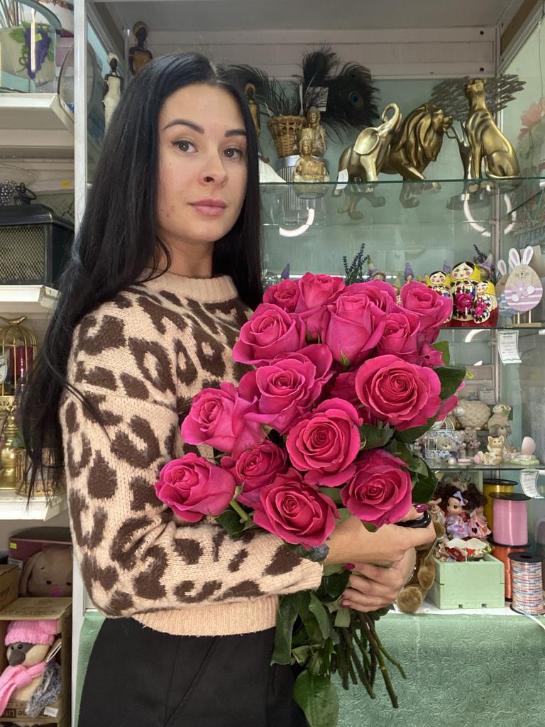 Розовые розы