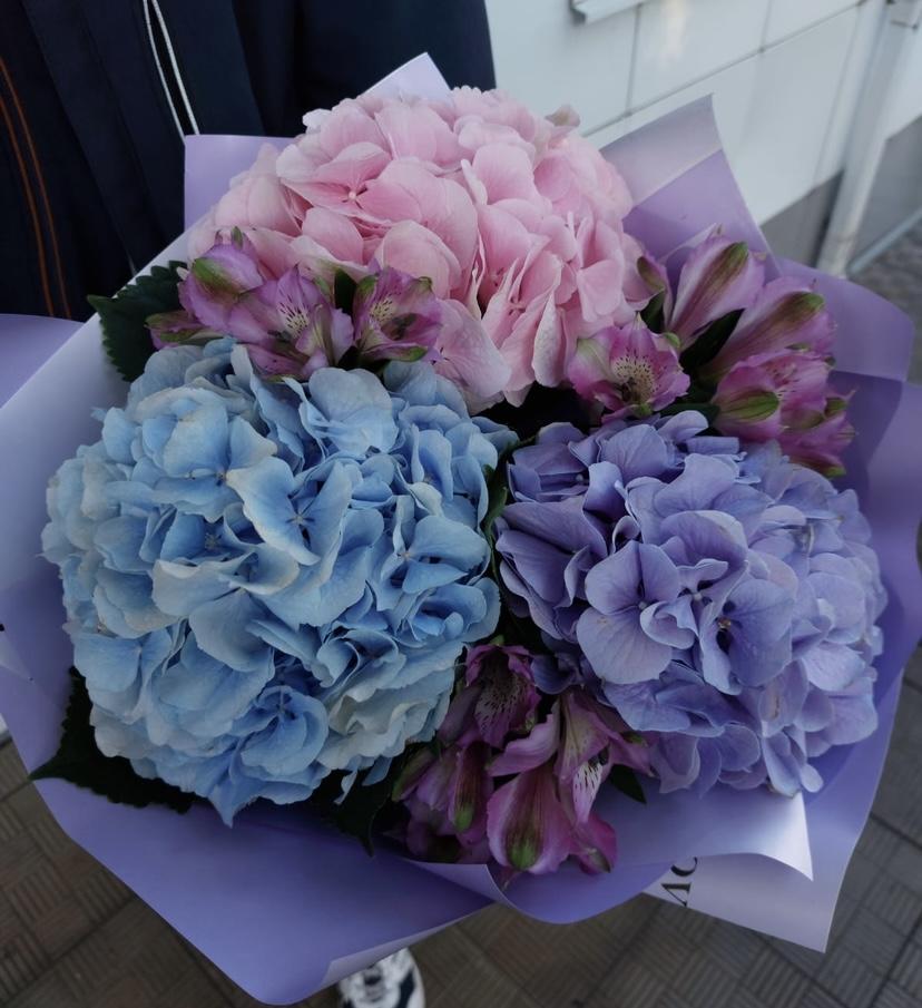 Букет с гортензией