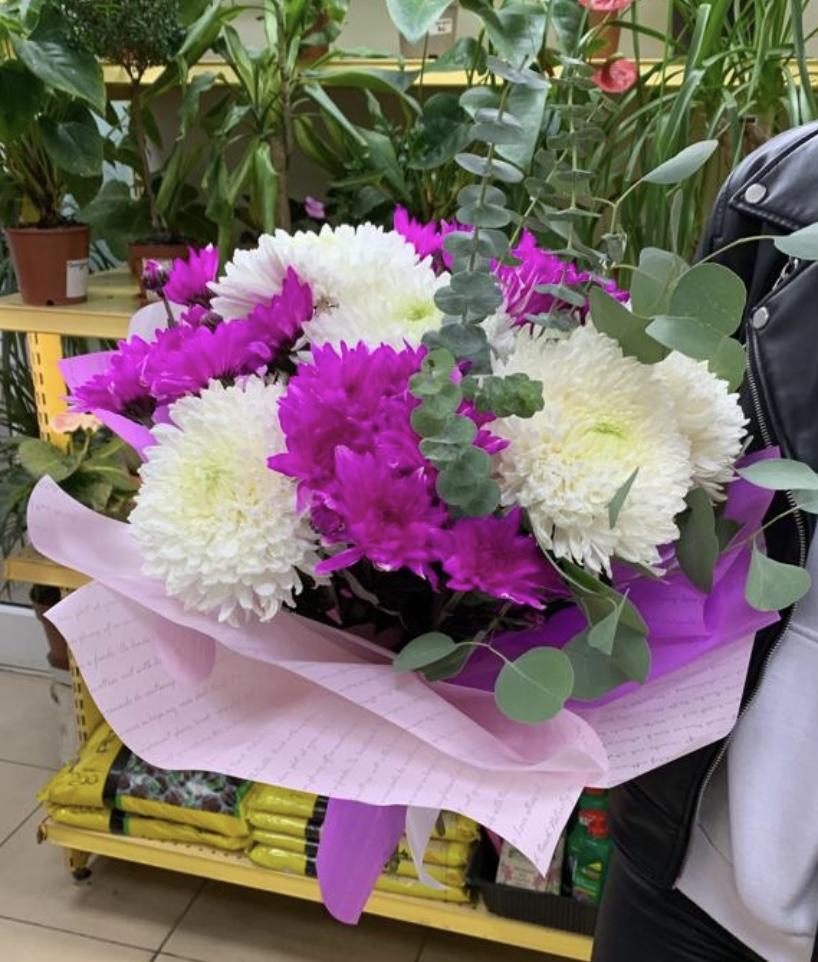 Букет с хризантемой