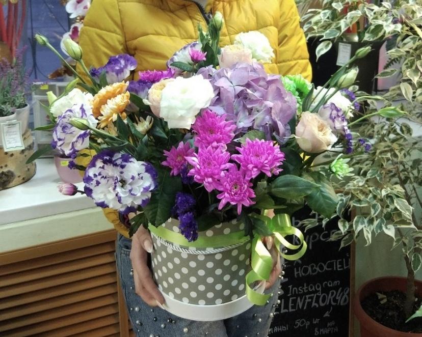 Цветы в шляпной коробке