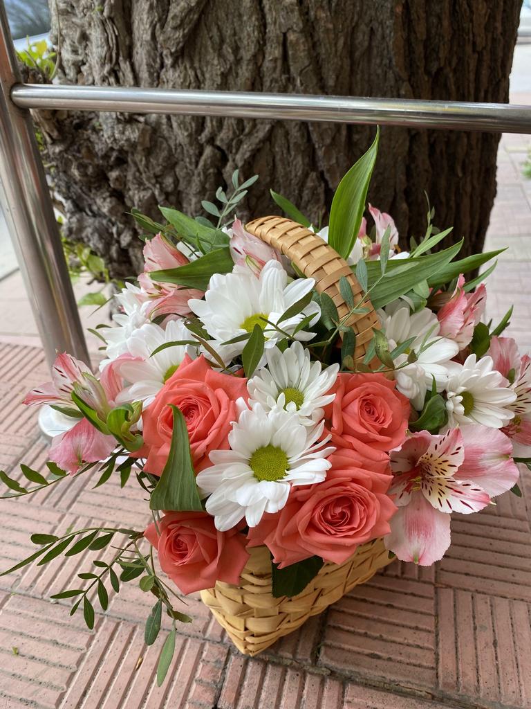 Корзина с цветами ,,Настроение,,