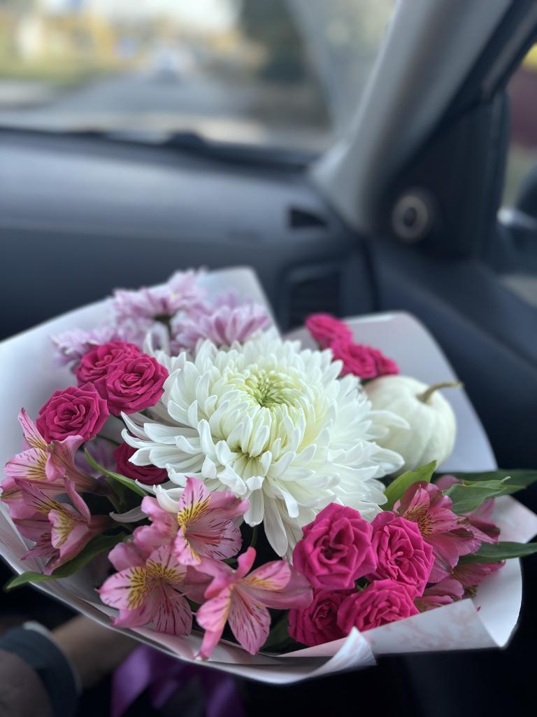 Букет цветов  С праздником