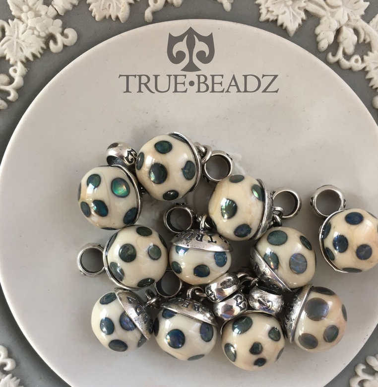 15734254 Dangle of the month June 2018