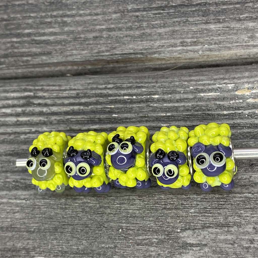 live HALLOWEEN Row 22