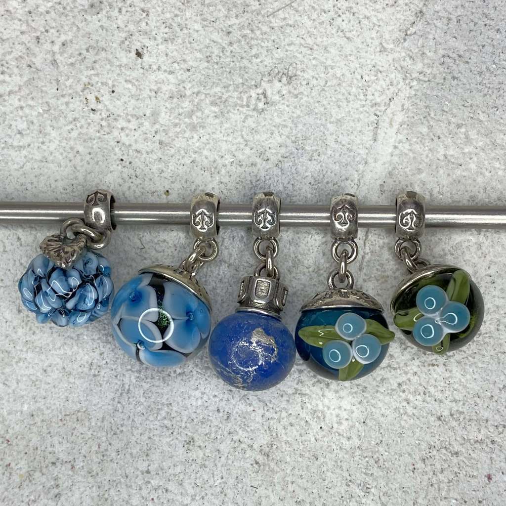 Live December DANGLES Row 9