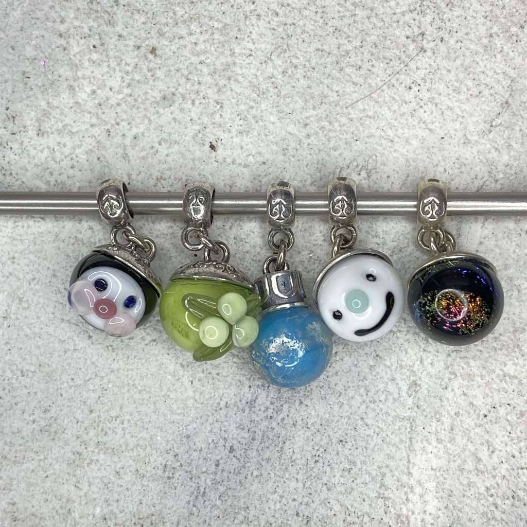 Live December DANGLES Row 16