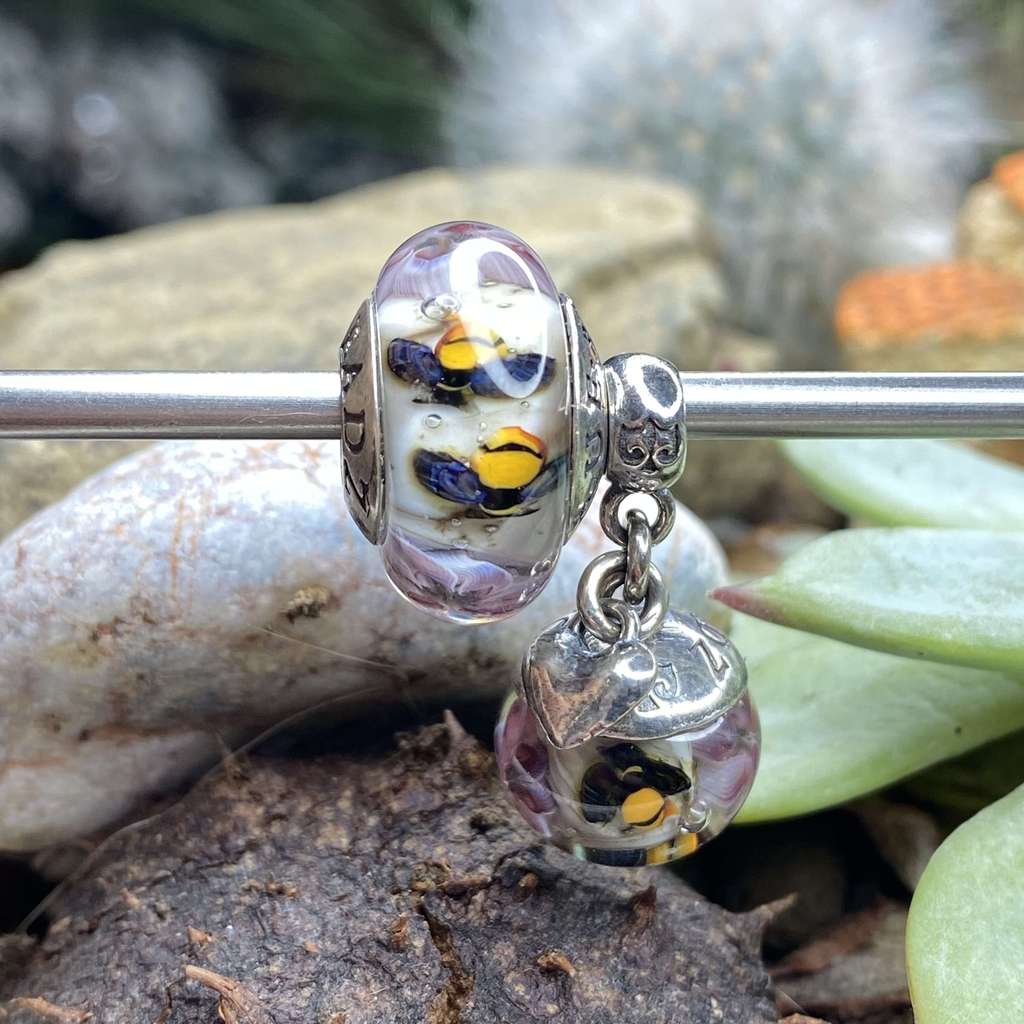 Fri AQUARIUM 9 flowers and bees set