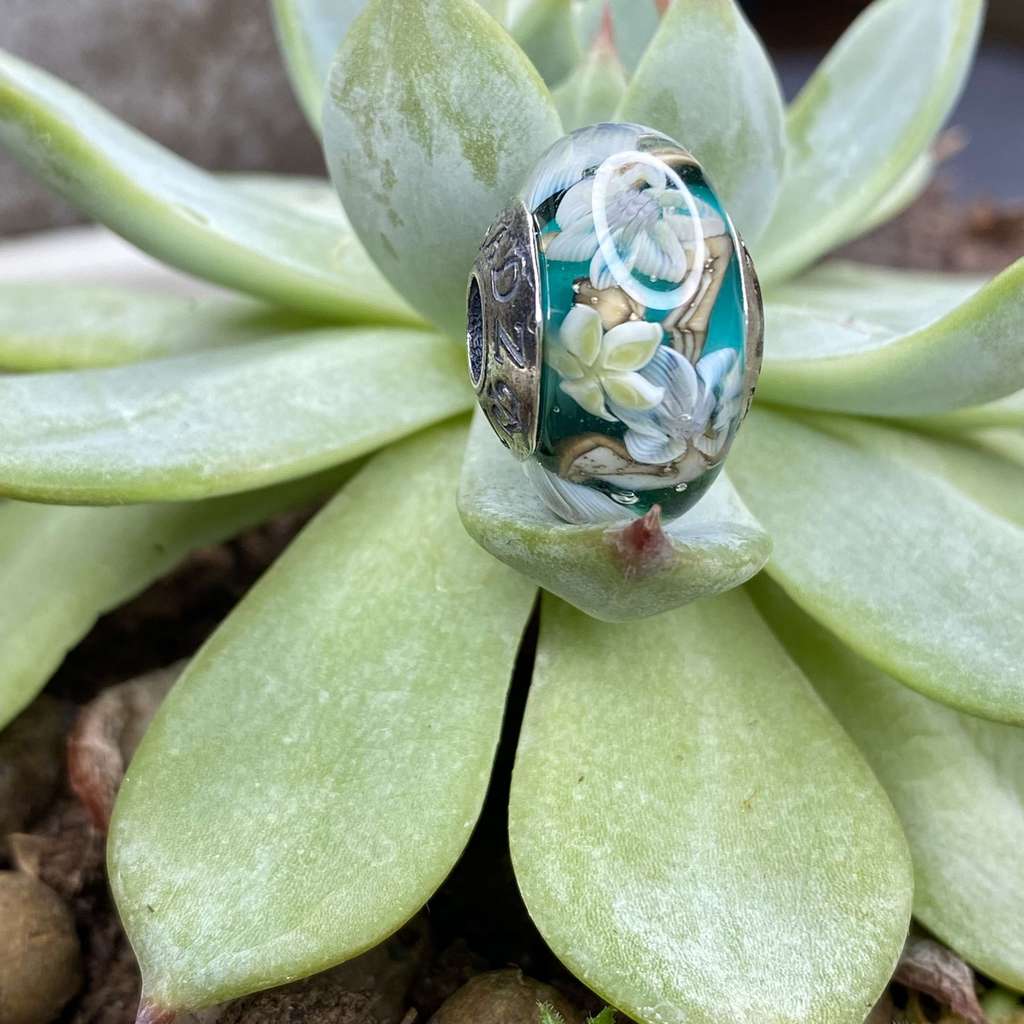 Sunday AQUARIUM  3 emerald leaves and flowers