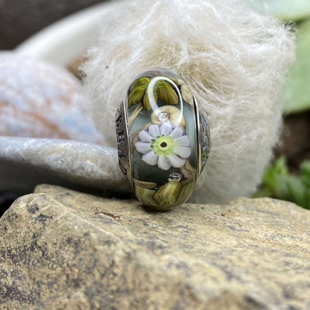 Sunday AQUARIUM  7 flowers and leaves on grey