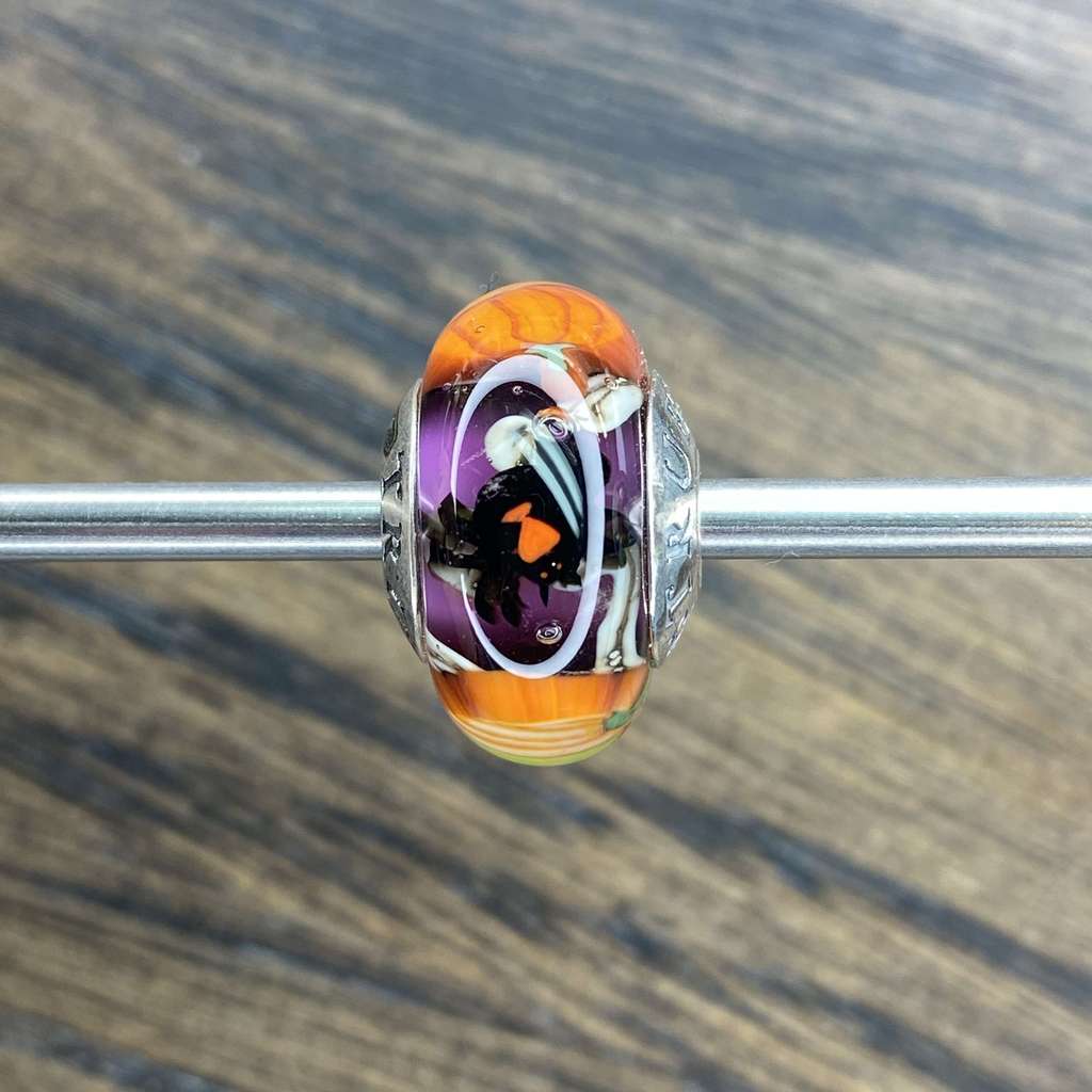 Sat AQUARIUM 7 Halloween on plum base