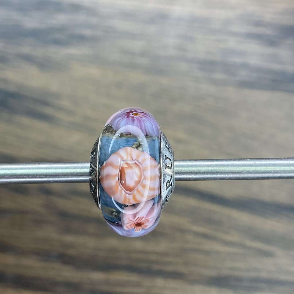 Sun AQUARIUM 13 shades of pink on opal grey