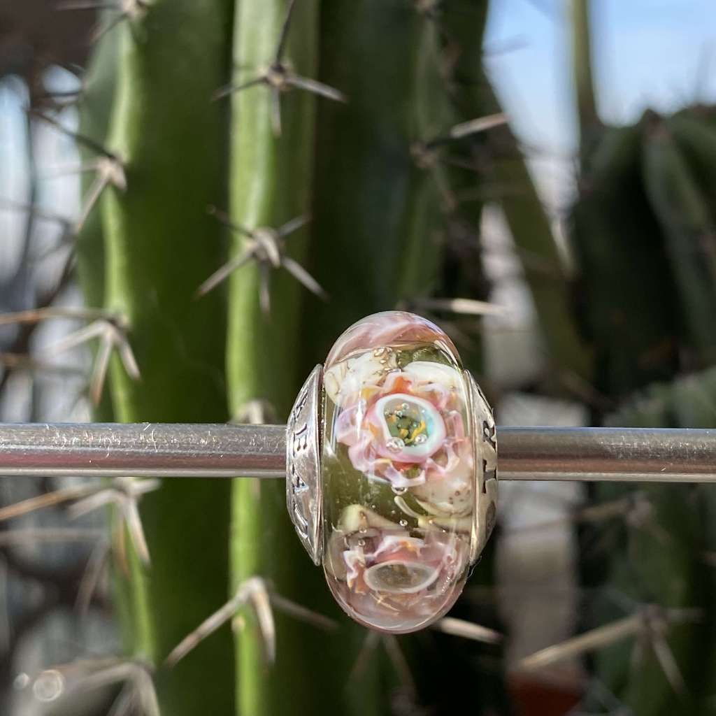 AQUARIUM 31 light pink on green