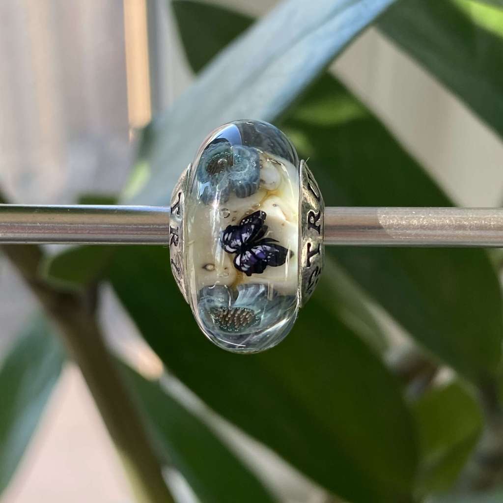 AQUARIUM 44 blue beauty with butterfly on ivory