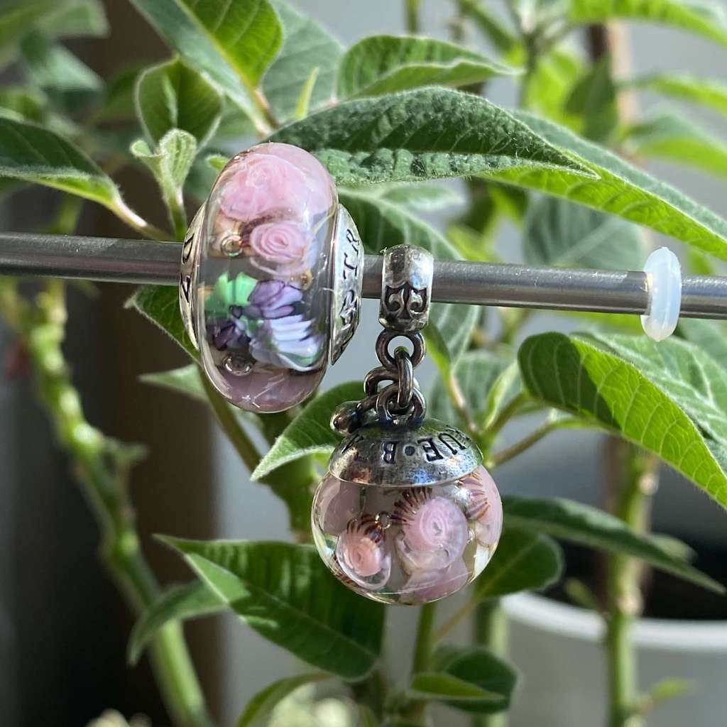 AQUARIUM SET 20 roses, lilac and silver heart on tr grey