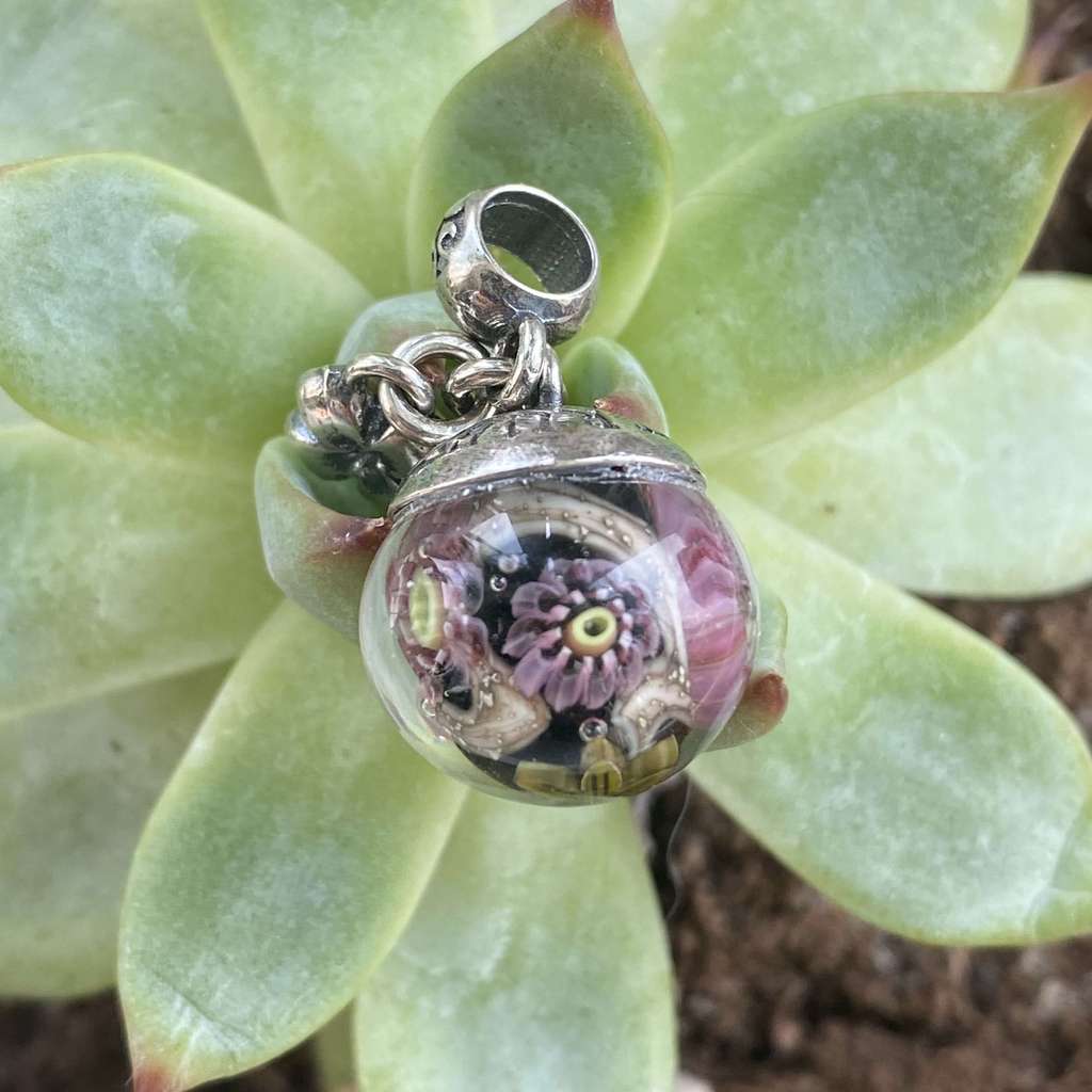 AQUARIUM  DANGLE 3 pink flowers on black