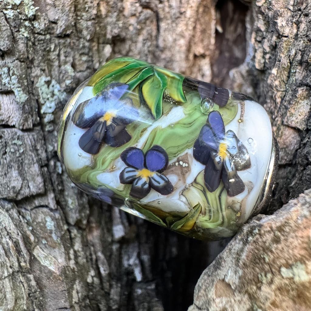 Viola aquarium barrel bead