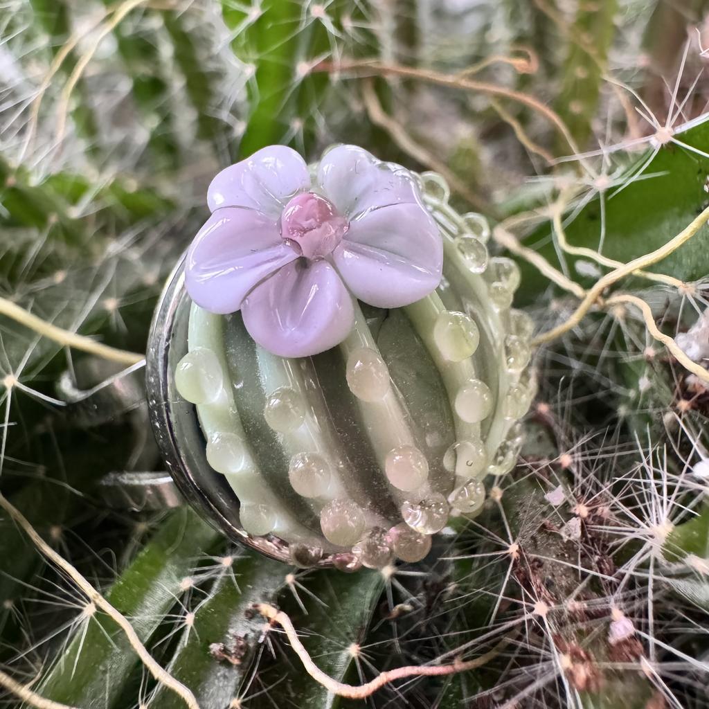 Light lilac flower cactus ring