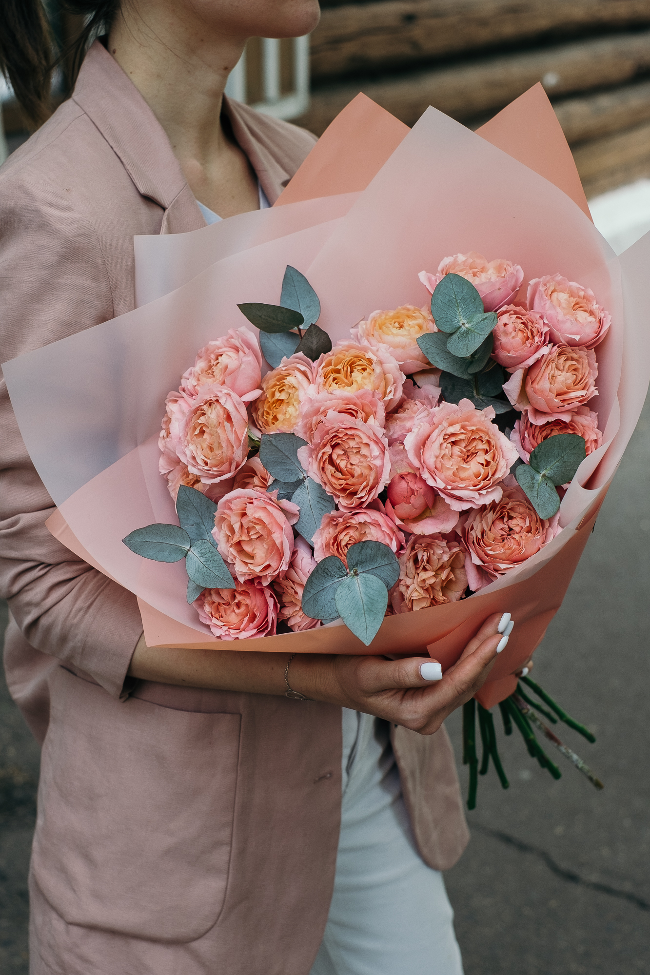 Пионовидная кустовая роза Джульет