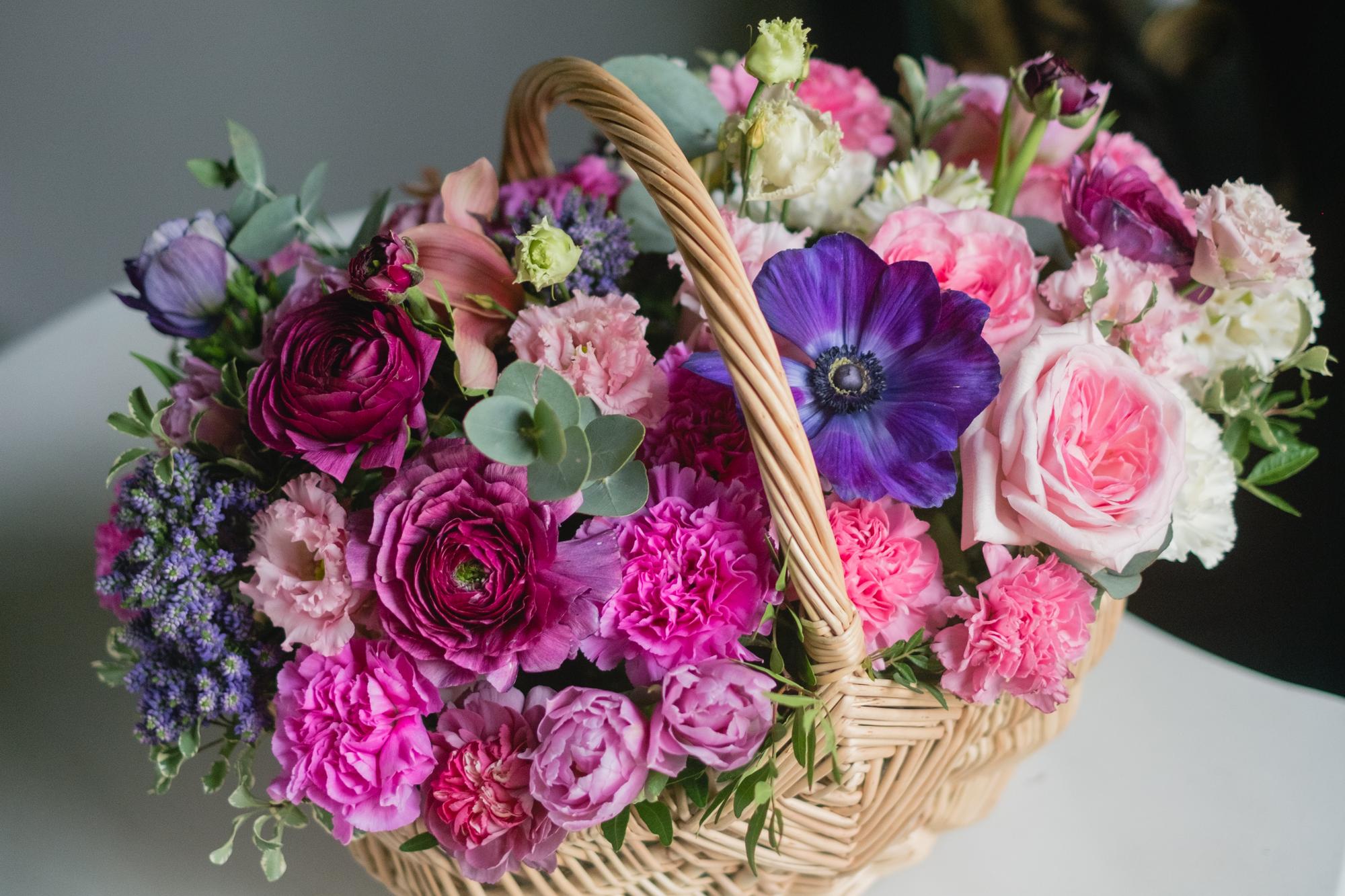 Корзина в яркой гамме