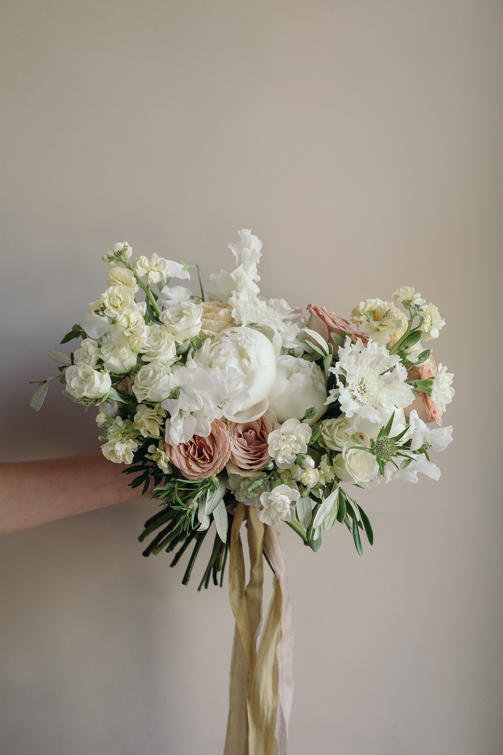 Букет в кремовой гамме
