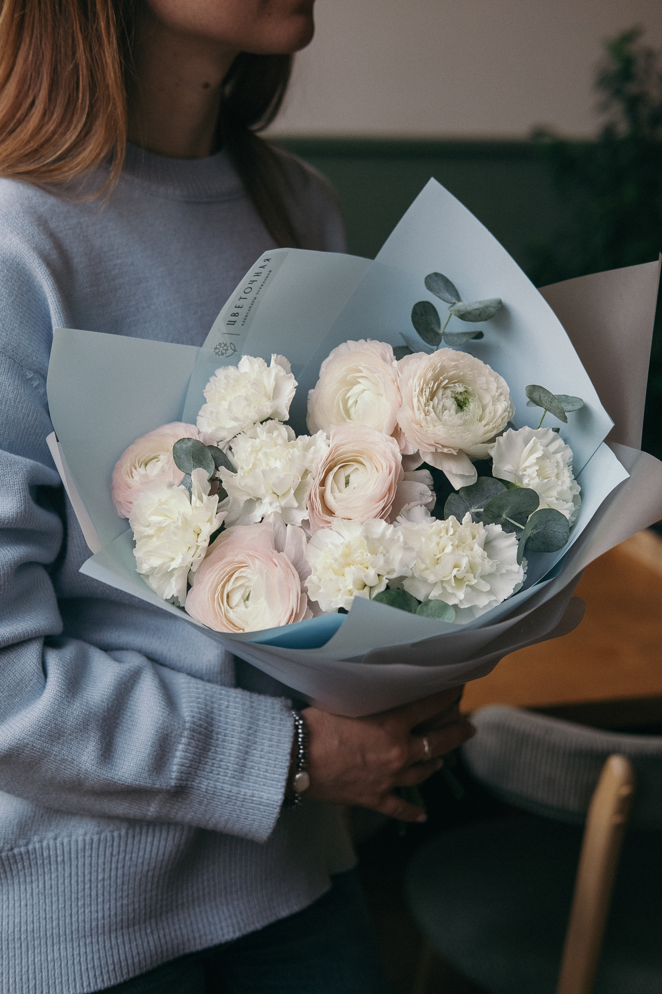 Ранункулюсы и гвоздики