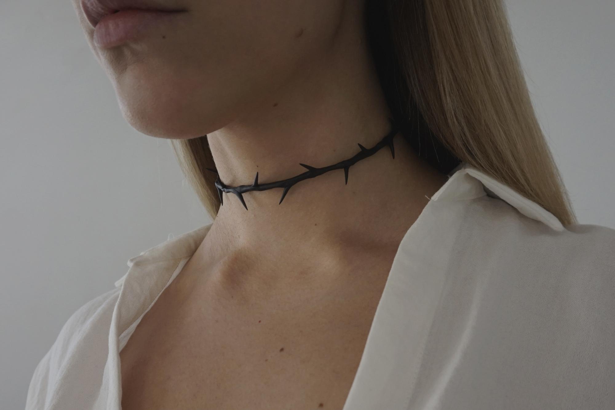 коллар тонкая терновая ветвь