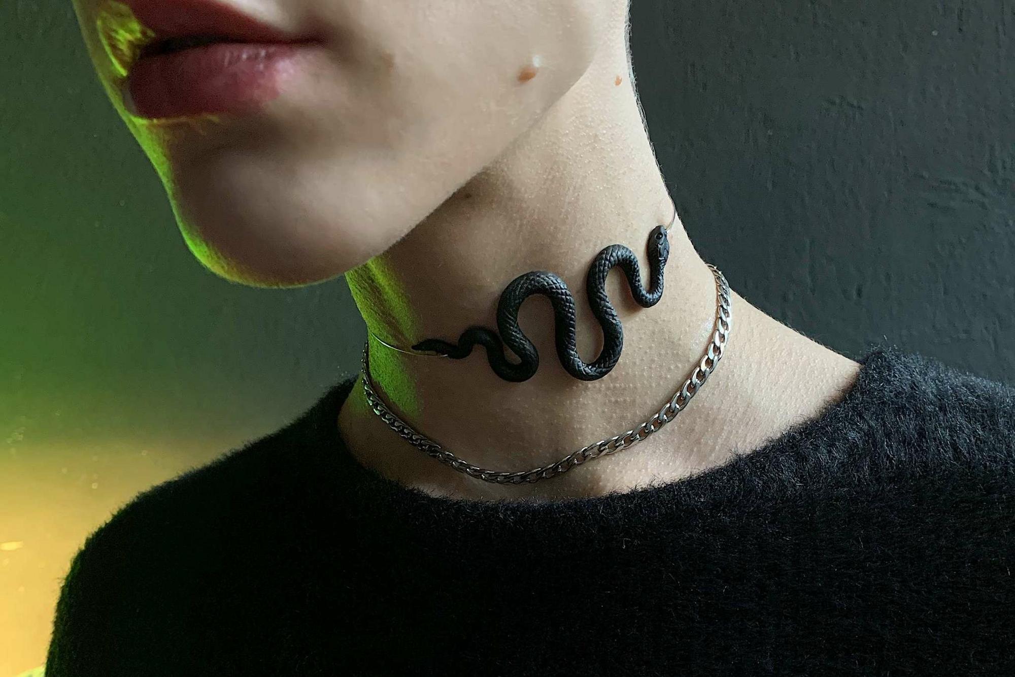 коллар со змеей