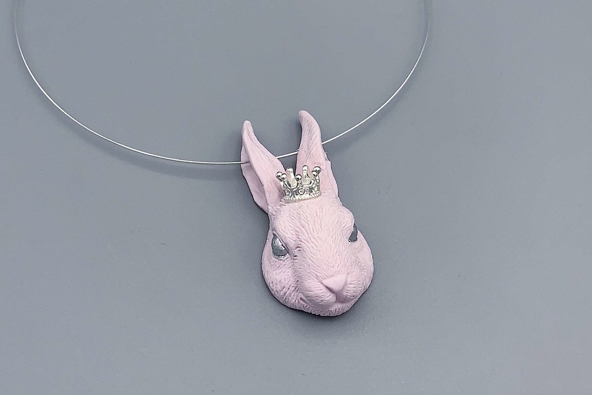коллар с розовым кроликом и короной