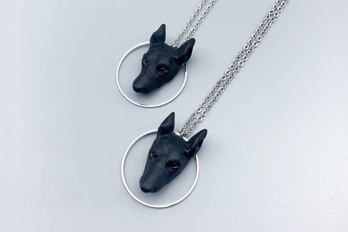 кулон с доберманом