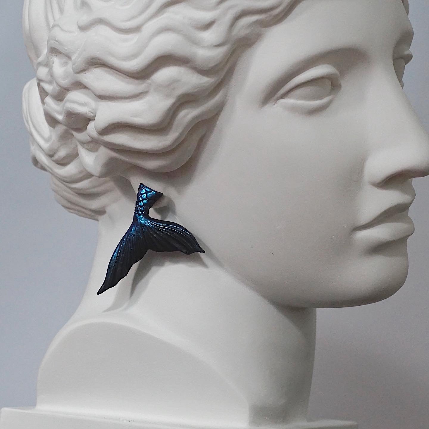 моносерьга с хвостом русалки