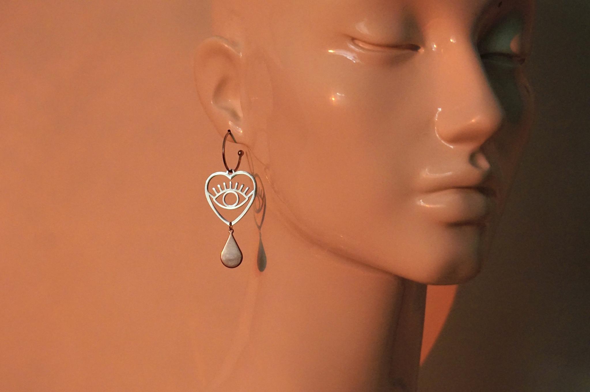 серьги из стали с сердцем и слезой
