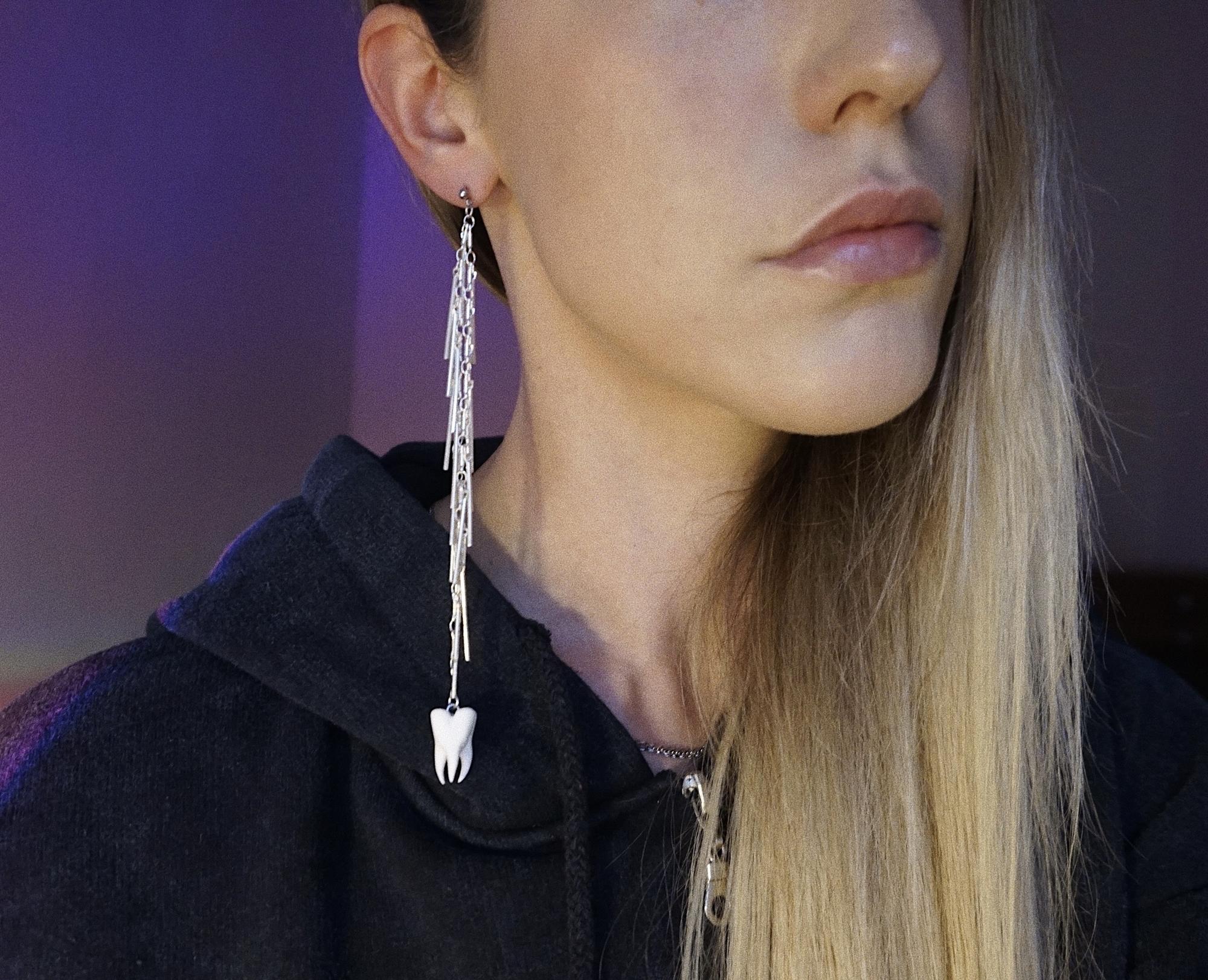 серьги ассиметричные цепочки и зуб