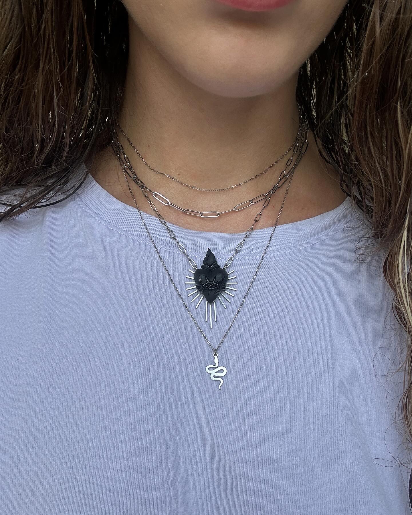 кулон с горящим сердцем