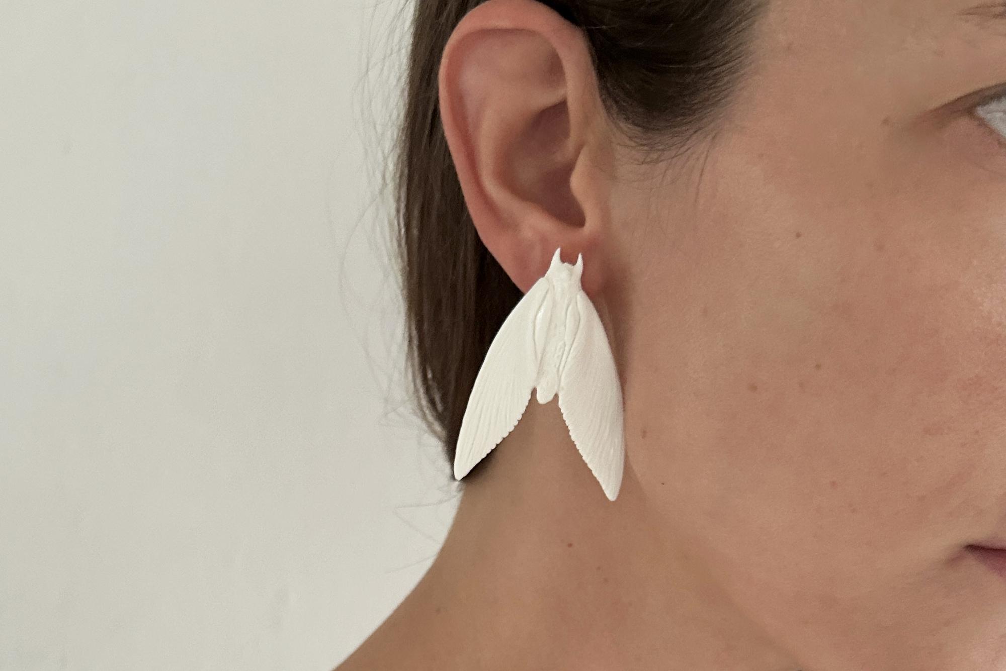 моносерьга белый мотылек