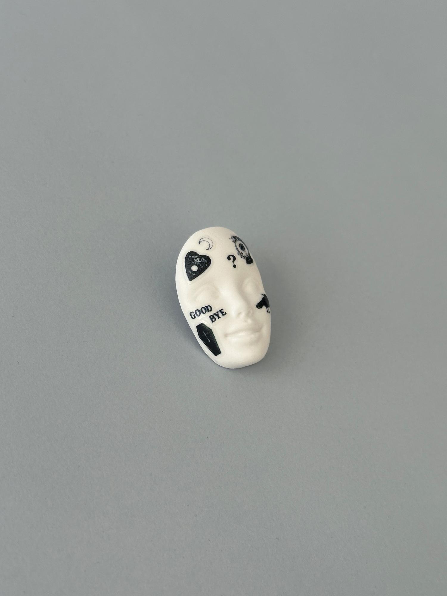 моносерьга лицо с татуировками №2