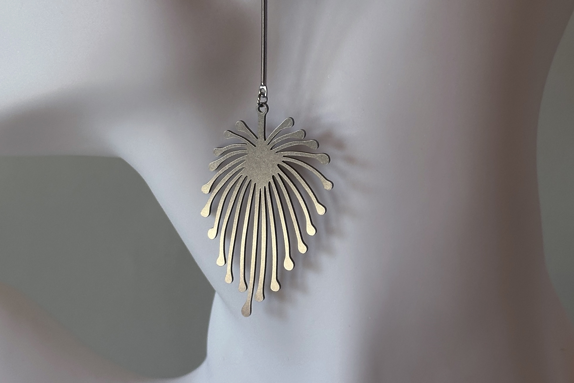 серьги стальные цветы