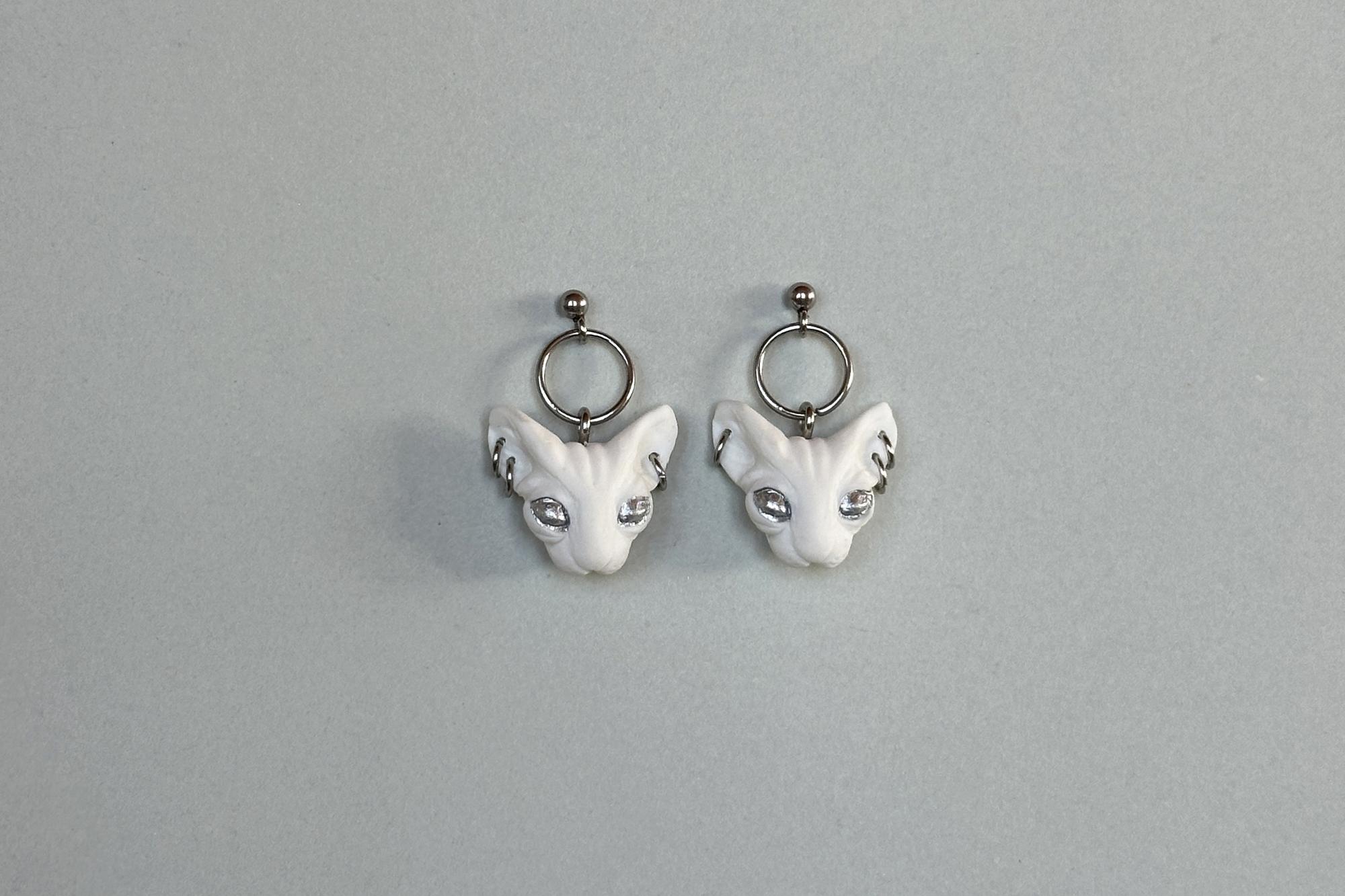 серьги белые сфинксы №2