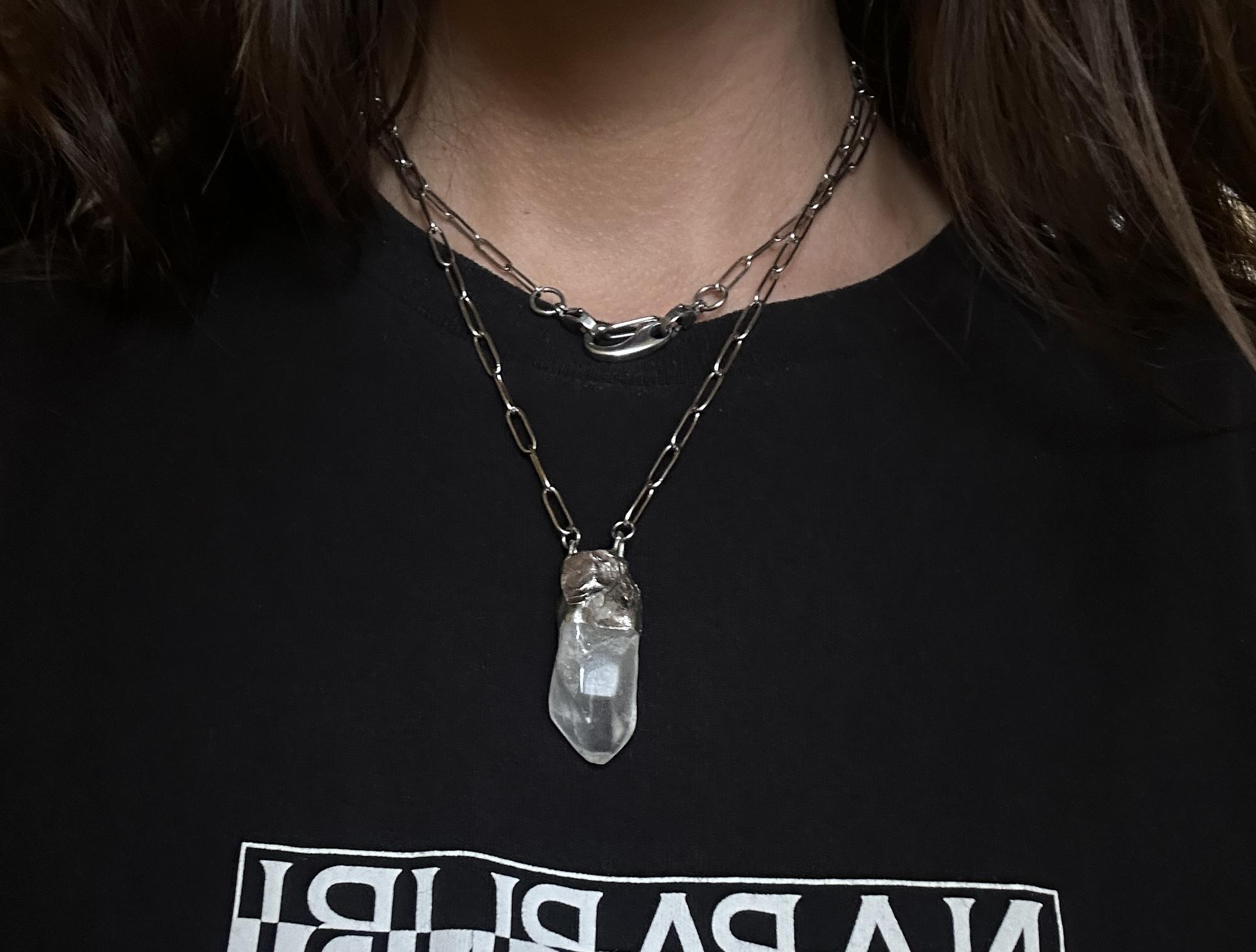 массивный кулон с горным хрусталём