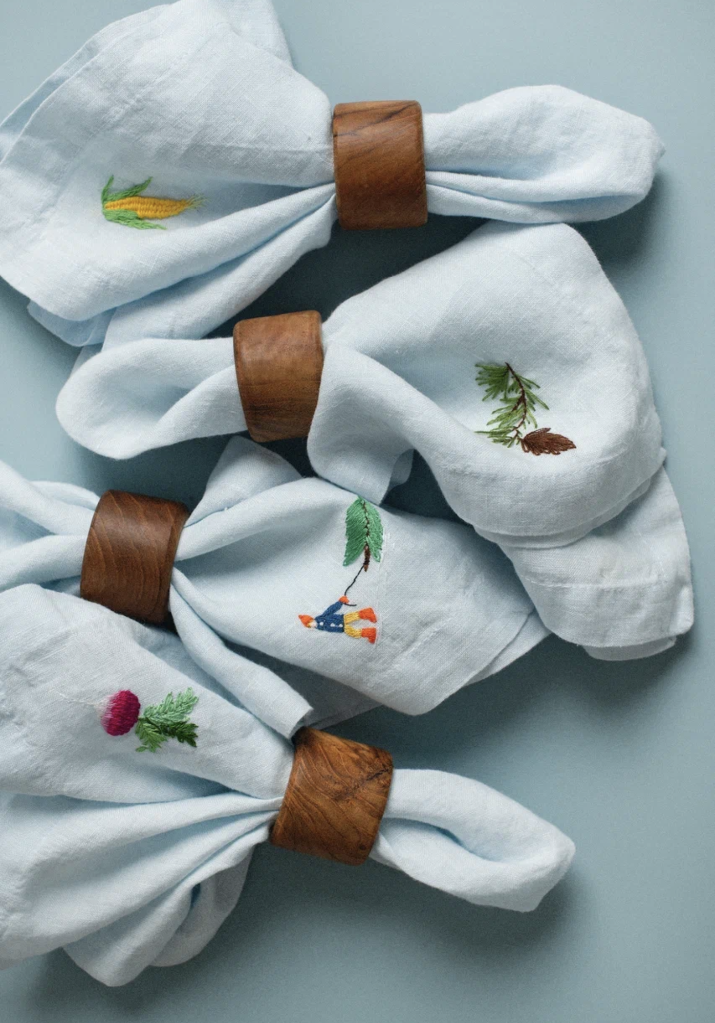 Деревянное кольцо для салфетки