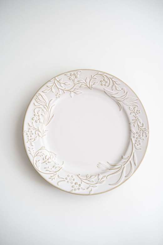 Тарелка с рельефным рисунком большая